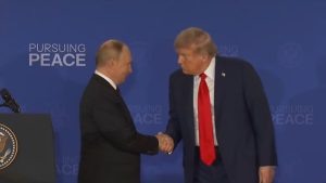 Sin acuerdo para tregua en Ucrania: Trump califica reunión con Putin como 