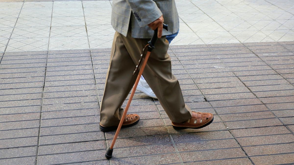 Más del 70% de los chilenos asume gastos de un adulto mayor de su familia