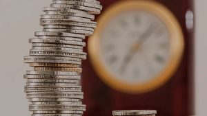 ¿Cómo ahorran los chilenos? 45% guarda la plata debajo del colchón sin ninguna rentabilidad