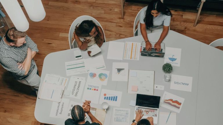 Radiografía de los emprendedores en Chile: 54% cree que es mal momento para iniciar un negocio