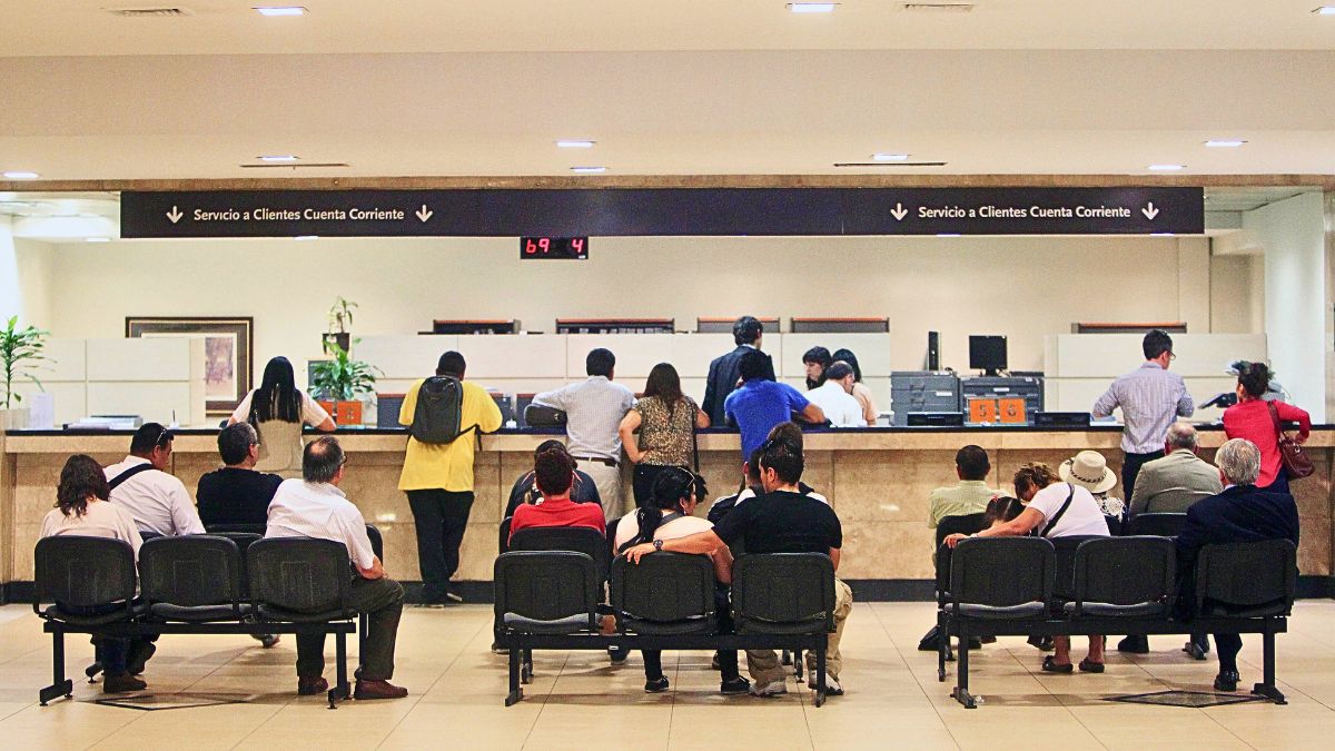 Bancos pierden más de 1.300 empleos en un año: caída es sistemática desde enero de 2023