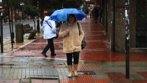 Anuncian precipitaciones y bajas temperaturas en Santiago: revisa cuándo lloverá en la capital