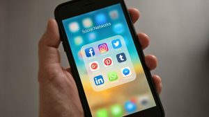 Corea del Sur aprueba la Ley Antipantallas: celulares quedarán fuera de las salas de clases a partir de marzo de 2026