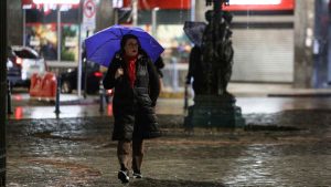 ¿Seguirá lloviendo y nevando?: el pronóstico en la RM para este viernes
