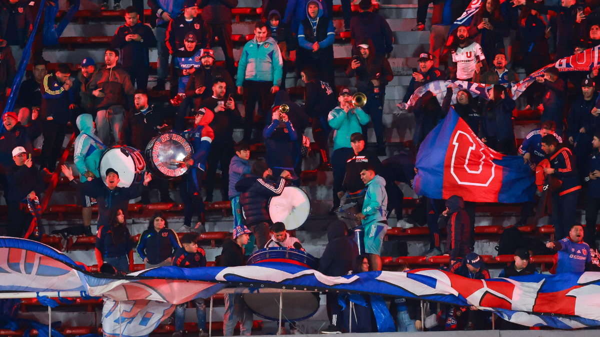 La ofensiva judicial de U de Chile en Argentina: presentó denuncia por ataques a sus hinchas en duelo contra Independiente