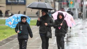 ¿A qué hora será el peak de lluvias en Santiago?