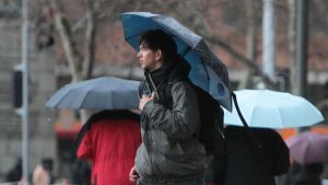 Próxima lluvia en Santiago: ¿cuándo empieza y cuánta agua caerá?