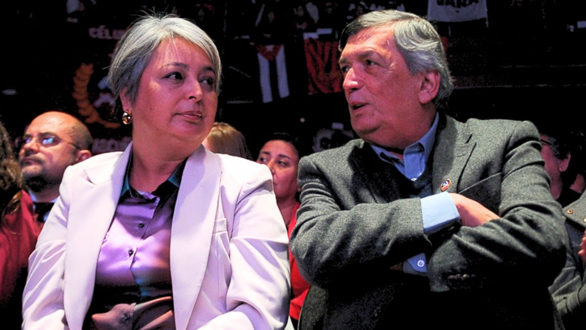 Desorden en el comando: alianza oficialista pierde la paciencia con Carmona e instan a Jara a suspender su militancia comunista