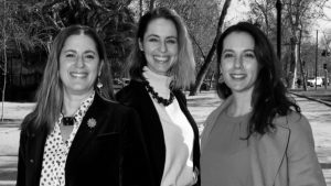 Tres mujeres al centro de la cultura