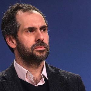 Libertarios fijan acusación constitucional contra Grau para el lunes y UDI insiste en que no firmarán el libelo