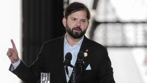 “Nadie me informó”: Boric responde ante fiscal por cuestionada compra de casa de Allende