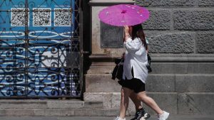 Se esperan 32º en Santiago: a qué hora será el peak de calor en la capital