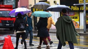 Sistema frontal dejará lluvias en el centro-sur: revisa lo que se espera en Santiago