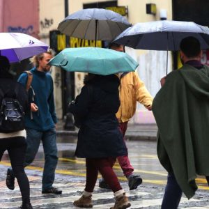 ¿Cuándo regresará la lluvia a Santiago? Meteorólogos anticipan cambio en el clima