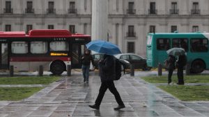 Meteorología anticipa lluvias en Fiestas Patrias: revisa qué días afectarán a la RM