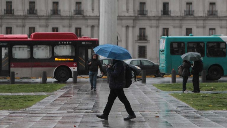 Meteorología anticipa lluvias en Fiestas Patrias: revisa qué días afectarán a la RM