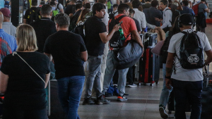 Cuáles son los aeropuertos de Europa afectados por ciberataque que obligó a suspender vuelos
