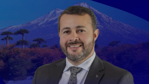 Qué detonó el ataque en que funcionario le arrancó un pedazo de oreja a polémico alcalde de Melipeuco