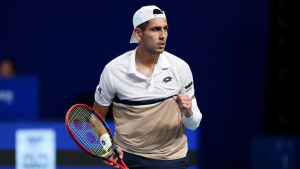 Alejandro Tabilo se impone en su debut en el Masters de Shanghái y ya tiene rival para ingresar al cuadro principal