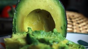 Chilenos eligen su desayuno preferido: pan con palta se alza como el rey indiscutido