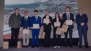 “Fibra de Campeones”: CMPC entrega becas a deportistas UC