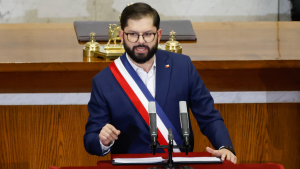 Fracasa proyecto de la oposición que buscaba dejar sin dieta vitalicia a Boric 