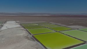 SQM reducirá al 50% el uso de agua continental en el Salar de Atacama y consolida 17% del mercado global de litio