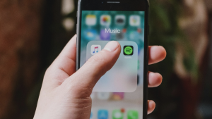 Sube Spotify y suscripciones digitales se multiplican por 25: cuánto gastamos los chilenos en streaming