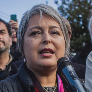 Jeannette Jara apunta a Kast por bots vinculados a Republicanos: 