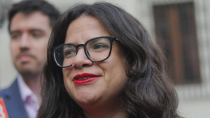 Ministra Orellana defiende urgencia a proyecto de aborto legal: 