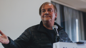 Con dardos a Kast y Republicanos: las razones de Francisco Vidal para renunciar a TVN