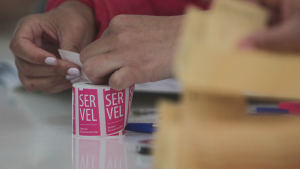 La Moneda repone multa en voto obligatorio y presenta reforma que regula el sufragio extranjero