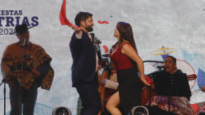 VIDEO - Así fue el pie de cueca del presidente Boric para inaugurar las fondas del Parque O'Higgins
