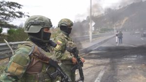 VIDEO - Tensión en protestas en Ecuador: un muerto y 12 militares heridos tras enfrentamientos durante manifestaciones indígenas