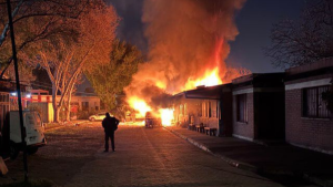 Alcalde deslizó posible intencionalidad: lo que se sabe del incendio que afecta dependencias de Municipalidad de Cerro Navia
