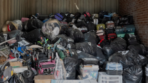 Cómo y cuándo participar en el remate de más de 600 artículos extraviados en el Aeropuerto de Santiago