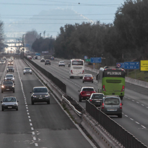 Proyectan la llegada de más de un millón de vehículos a Santiago tras Fiestas Patrias