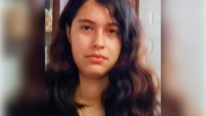 Qué se sabe de joven chilena que viajó a España para reunirse con sujeto que conoció en Roblox