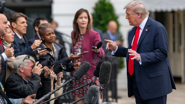 Las razones tras la demanda de 15.000 millones de dólares de Trump al New York Times