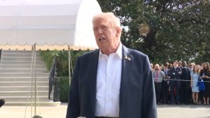 Trump enciende otra vez la guerra comercial: anuncia aranceles del 100% a  medicamentos