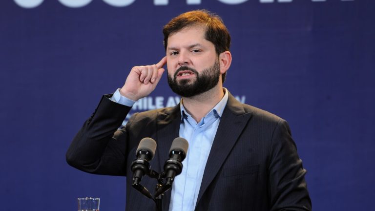 Boric confirma reposición de multa en proyecto de voto obligatorio: 