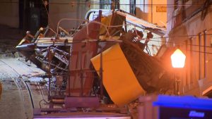 VIDEOS - Tragedia en Portugal: al menos 15 muertos en Lisboa al descarrilar un funicular