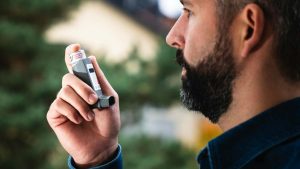 Alergias y Fiestas Patrias: ¿Se pueden mezclar antihistamínicos, analgésicos o antibióticos con alcohol?