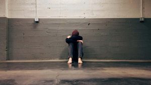 Aumentan los suicidios con la llegada de la primavera: expertos explican qué factores influyen y cómo actuar