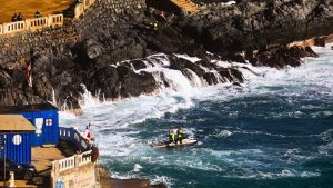 La incansable búsqueda del adolescente de 14 años que se lanzó al mar en la Playa Torpederas de Valparaíso