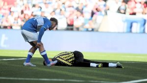 VIDEO - Qué se sabe del estado de salud de Patricio Toledo tras desplomarse en el Adiós a los Capitanes de la UC