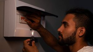 Revisa las ocho comunas de Santiago que tendrán cortes de luz este miércoles