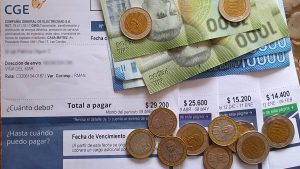 Tras escándalo por las tarifas de la luz: revisa cuánto y cuándo bajarían las cuentas de electricidad