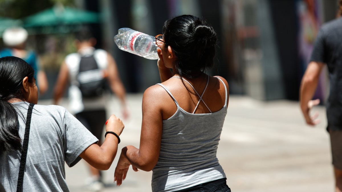 Meteorología alerta por altas temperaturas en Santiago: esta será la noche más calurosa de la semana