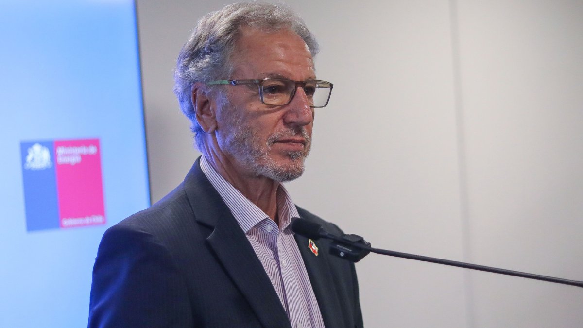 Gobierno confirma acuerdo con empresas eléctricas: devolverán $2.000 mensuales durante seis meses